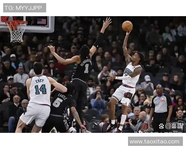 2013年NBA季后赛马刺与灰熊激战回顾精彩瞬间与战术解析