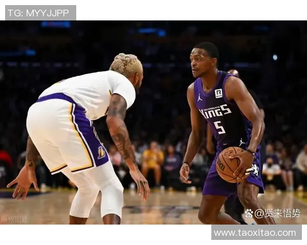 国王队与湖人激战正酣NBA季后赛精彩对决引发球迷热议 国王队与湖人激战正酣NBA季后赛精彩对决引发球迷热议