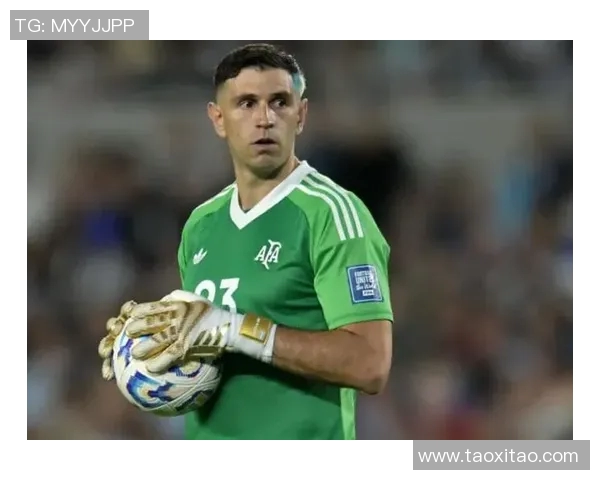 马丁内斯：从足球场上的明星到生活中的传奇人物之路探索